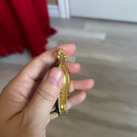 4/$50 Parrot hard enamel bird vintage brooch 😍 - Picture 9 of 11